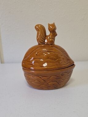 MCcoy Vintage Brown Ceramic Squirrel Lidded Dish